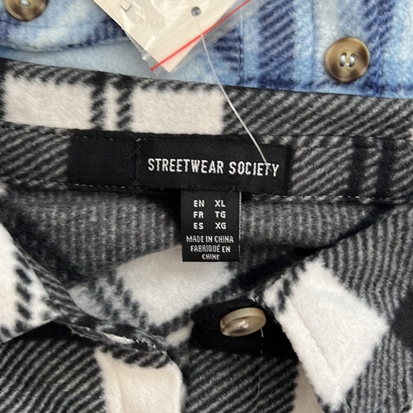 Fleece button down - Picture 2 of 3